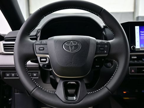 Used 2026 Toyota Camry SE FWD image 24