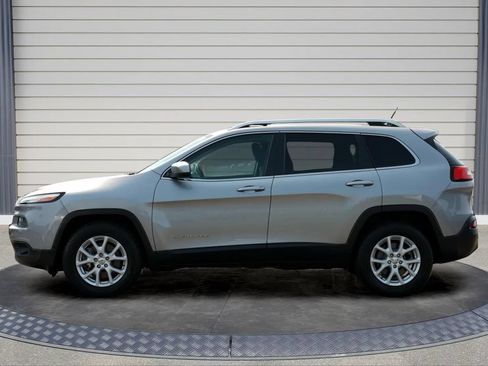 Used 2015 Jeep Cherokee Latitude AWD/4WD image 4