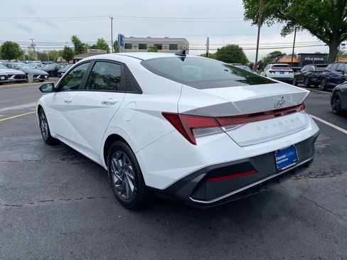 Certified 2024 Hyundai Elantra SEL FWD image 8