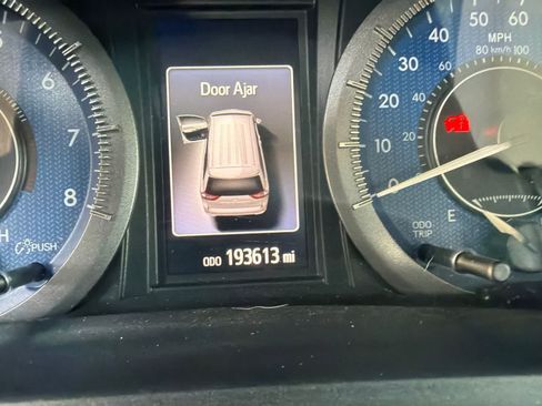 Used 2015 Toyota Sienna XLE w/ XLE Navigation Package FWD image 2