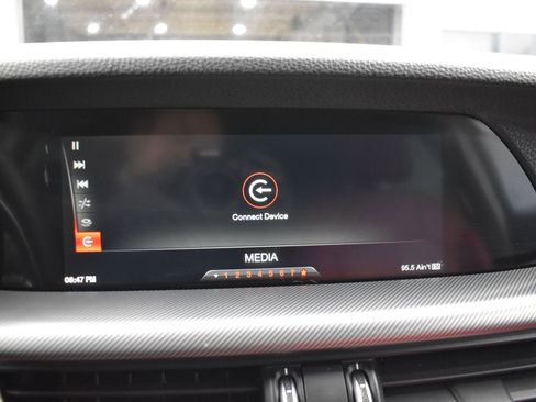 Used 2018 Alfa Romeo Stelvio Sport w/ Quick Order Package 22J Sport AWD/4WD image 13