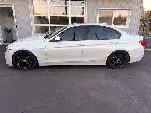 Used 2017 BMW 340i Sedan w/ Technology Package image 11