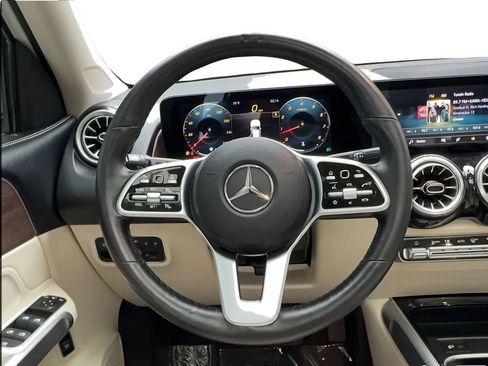 Used 2022 Mercedes-Benz GLB 250 4MATIC w/ Premium Package Lite image 34