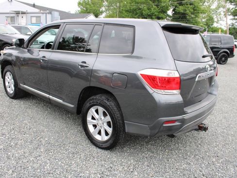 Used 2011 Toyota Highlander 4WD w/ Tow Pkg image 9