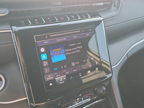 New 2025 Jeep Grand Cherokee Laredo image 17