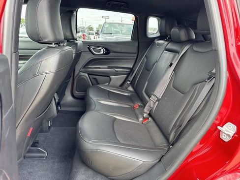 Used 2025 Jeep Compass Trailhawk AWD/4WD image 19