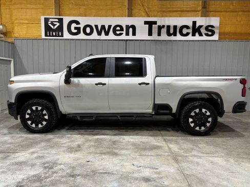 Used 2020 Chevrolet Silverado 2500 Custom w/ Custom Value Package AWD/4WD image 2