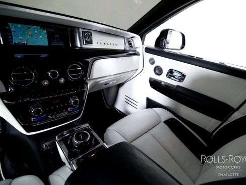 Used 2018 Rolls-Royce Phantom Sedan RWD image 16