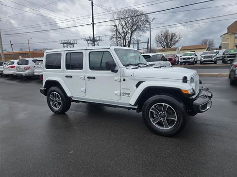 Used 2023 Jeep Wrangler Unlimited Sahara image 6