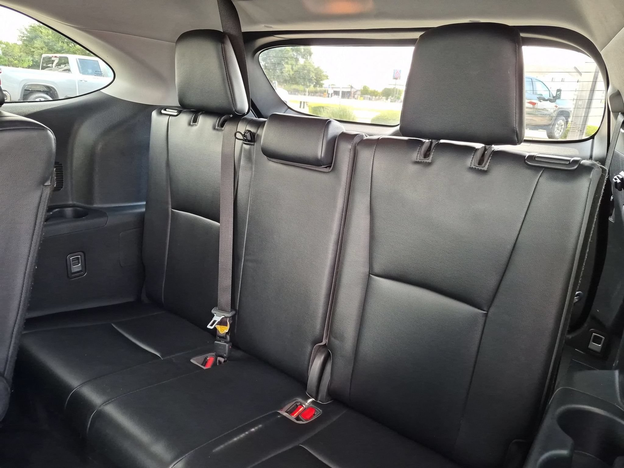 Used 2022 Toyota Highlander XLE FWD image 15