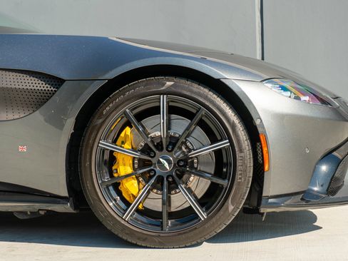 Used 2019 Aston Martin V8 Vantage Coupe image 38