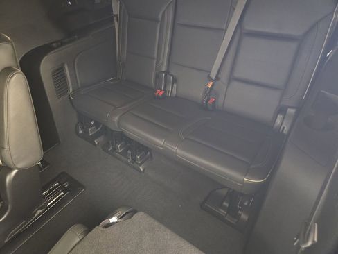 Used 2022 Chevrolet Suburban Premier RWD image 34