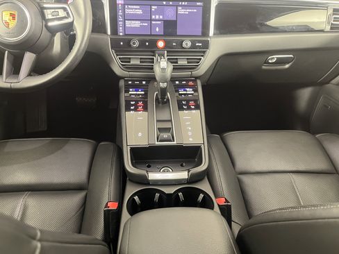 Used 2022 Porsche Macan w/ Premium Package Plus image 16