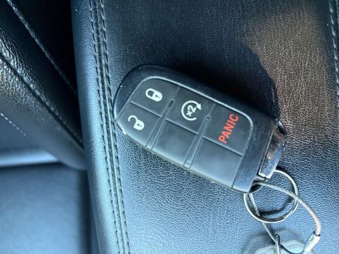 Used 2025 Jeep Compass Limited AWD/4WD image 21