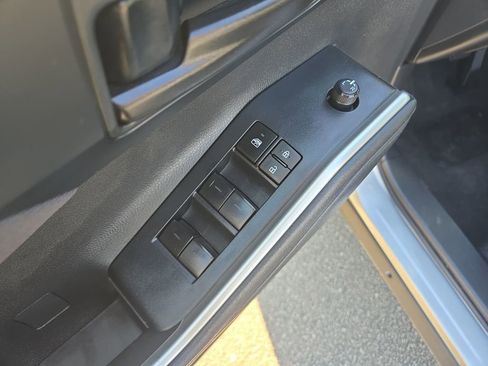 Used 2024 Toyota Highlander LE AWD/4WD image 33