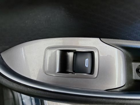 Used 2019 Chevrolet Malibu Hybrid image 31