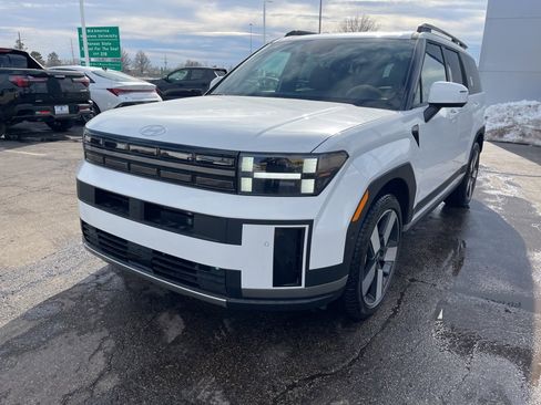 Used 2025 Hyundai Santa Fe Limited image 2