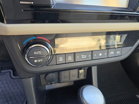 Used 2016 Toyota Corolla LE image 29