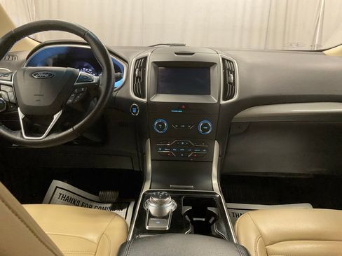 Used 2019 Ford Edge SEL w/ Equipment Group 201A AWD/4WD image 2