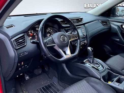 Used 2017 Nissan Rogue SV image 5