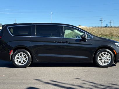 Used 2023 Chrysler Pacifica Touring-L