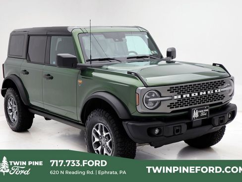 Used 2025 Ford Bronco Badlands image 1