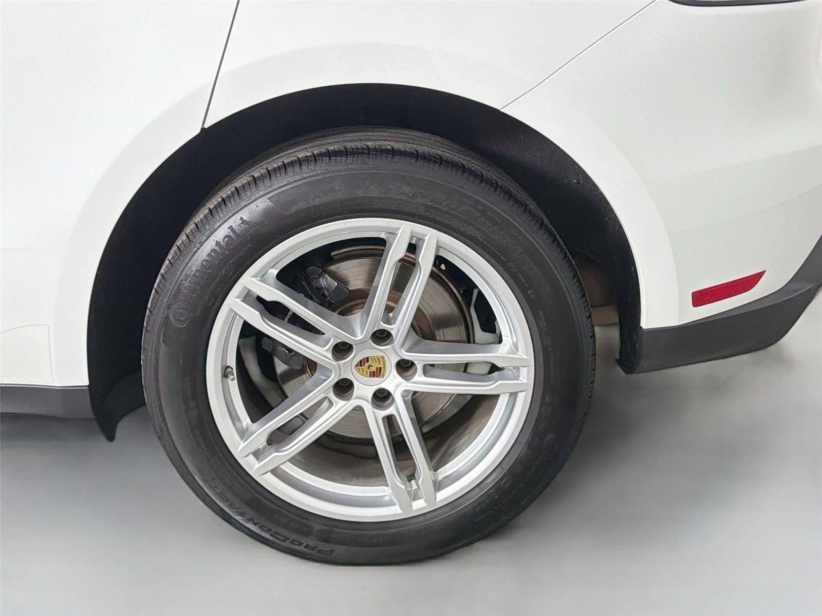 Certified 2022 Porsche Macan AWD/4WD image 12