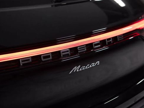 Certified 2025 Porsche Macan image 36