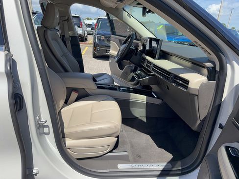 Used 2024 Lincoln Corsair FWD image 15