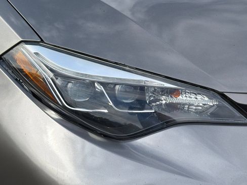 Used 2018 Toyota Corolla SE w/ SE Premium Package FWD image 46