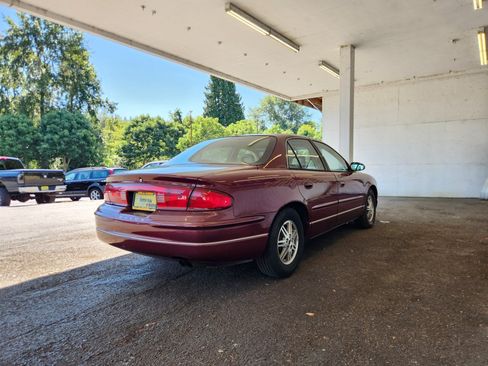 Used 2000 Buick Regal LS w/ Prestige Pkg FWD image 3