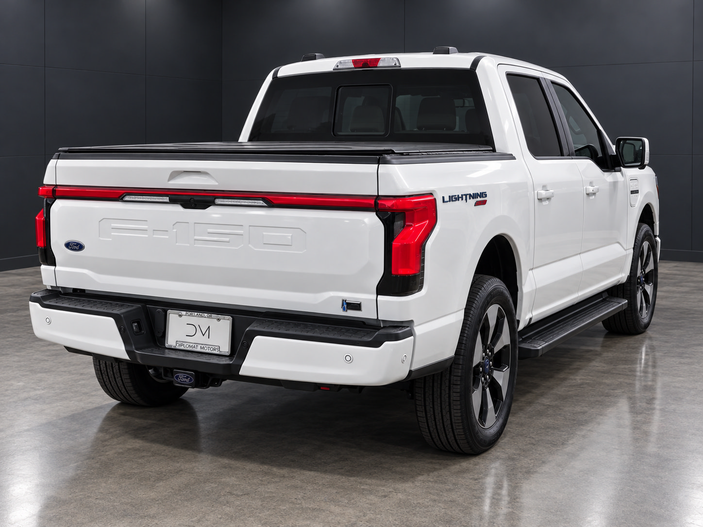 Used 2023 Ford F150 Lightning Platinum AWD/4WD image 9