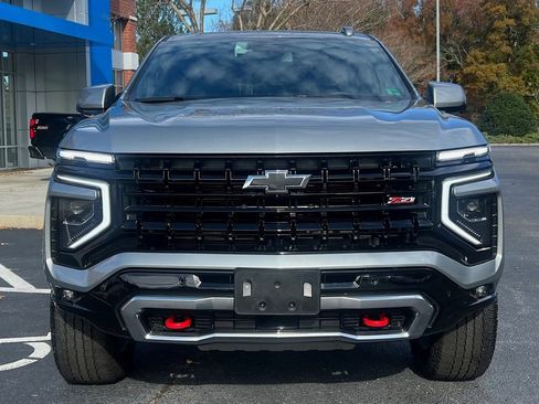 Used 2025 Chevrolet Suburban Z71 image 2