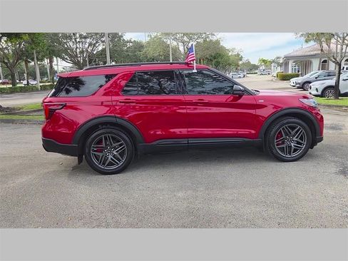 Used 2025 Ford Explorer ST-Line w/ Premium Package image 40