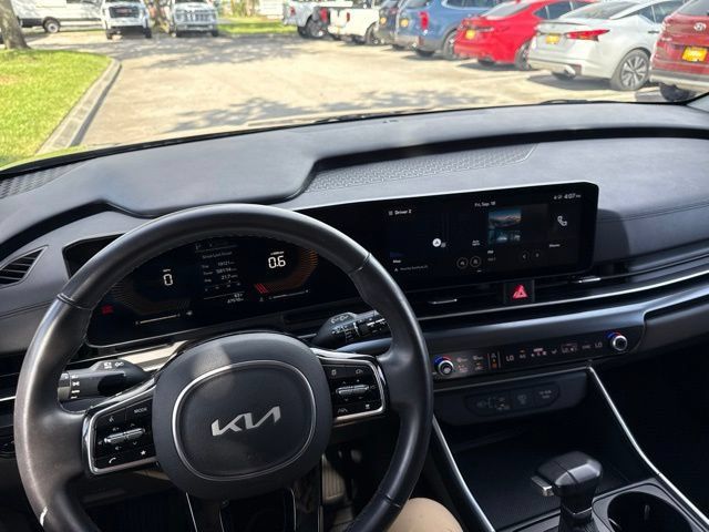 Used 2025 Kia Carnival FWD image 43