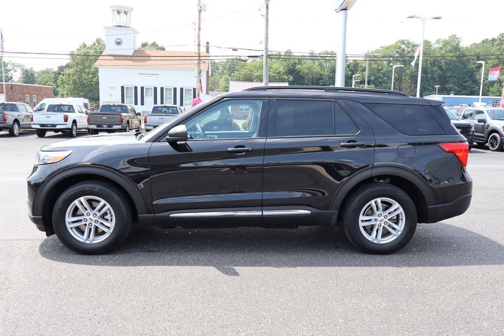 Used 2024 Ford Explorer XLT w/ Equipment Group 202A AWD/4WD image 14