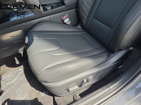 Certified 2025 Hyundai Elantra Limited FWD image 32