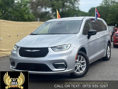 Used 2024 Chrysler Pacifica Touring-L