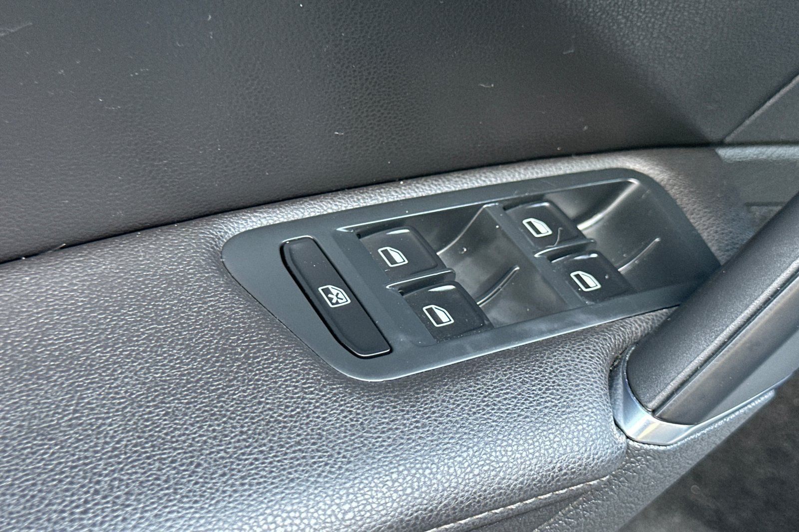 Used 2015 Volkswagen Golf TDI S FWD image 12