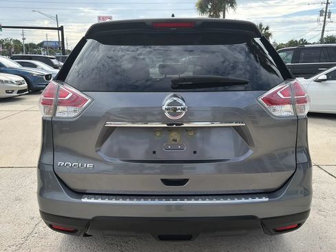 Used 2016 Nissan Rogue S w/ Appearance Package FWD image 4
