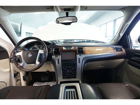 Used 2014 Cadillac Escalade Platinum RWD image 16