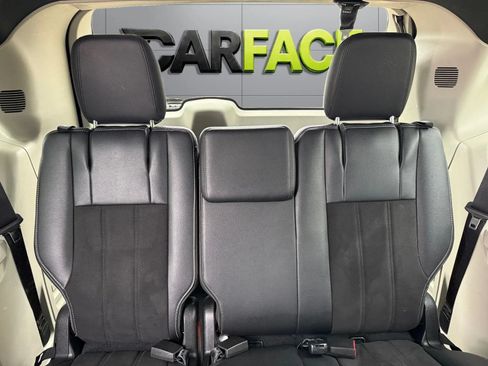 Used 2019 Dodge Grand Caravan SXT FWD image 26