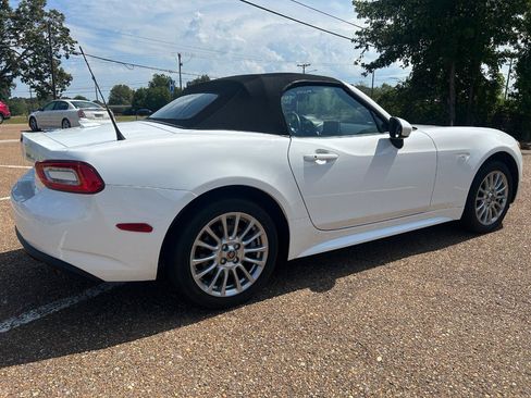 Used 2020 FIAT 124 Spider Classica w/ Technology Group RWD image 8