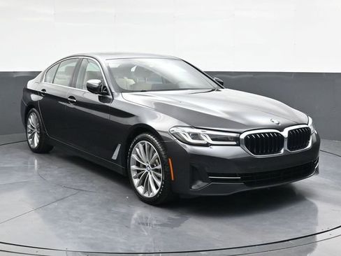 Used 2021 BMW 530i w/ Premium Package image 2
