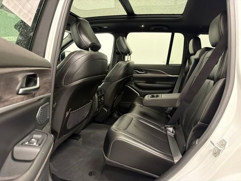 Used 2024 Jeep Grand Cherokee Limited 4xe AWD/4WD image 17