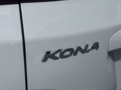 Used 2023 Hyundai Kona SE w/ Cargo Package FWD image 11