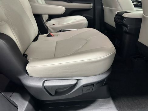 Used 2025 Toyota Grand Highlander AWD image 54