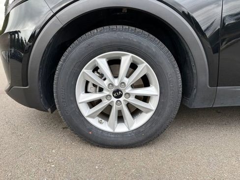 Used 2019 Kia Sorento FWD image 9