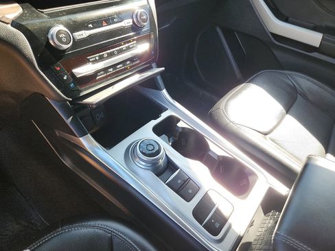 Used 2023 Ford Explorer Limited image 18