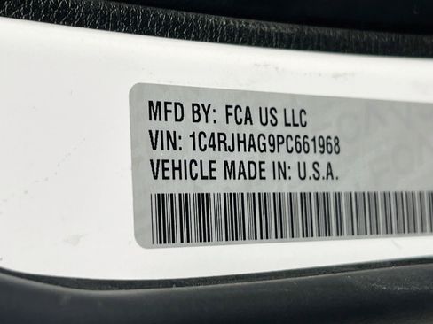 Used 2023 Jeep Grand Cherokee Altitude AWD/4WD image 31